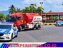 Polda Bali Kawal Pendistribusian BBM dari Depo Pertamina Manggis ke SPBU di Seluruh Bali