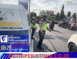 Antisipasi Kemacetan di Tengan Antrean Pembelian BBM, Unit Kamsel Satlantas Polres Karangasem Lakukan Gatur Lalin di Jalur Masuk SPBU