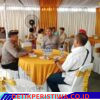 Keharmonisan Kapolsek Padangbai saat Menghadiri Resepsi Pernikahan di Banjar Dinas Melanting Desa Padangbai