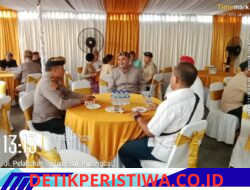 Keharmonisan Kapolsek Padangbai saat Menghadiri Resepsi Pernikahan di Banjar Dinas Melanting Desa Padangbai