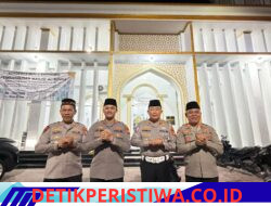 Kapolres Oku Timur Pimpin Sholat Subuh Keliling Bersama Masyarakat