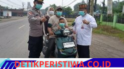 Kapolsek Julok dan Muspika Bagikan Masker, Warga Diimbau Waspadai Kabut Asap