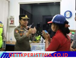 Semangati Petugas SPBU, Kapolres Jembrana Bagikan Vitamin kepada Para Tetugas SPBU di Wilayah Kab. Jembrana