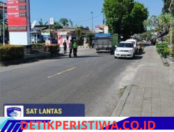 Atasi Antrean Panjang Pembelian BBM, Satlantas Polres Karangasem Amankan Arus Lalu Lintas di Jalur Pintu Masuk SPBU Jasri