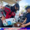 Cegah Kemacetan dan Percepat Pendistribusian BBM, Personel Ditsamapta Polda Bali Bantu Pengisian BBM kepada Masyarakat 