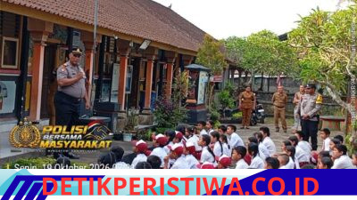 Melalui Program Polisi Peduli Pendidikan, Kapolsek Selat Sosialisasikan Bahaya Narkoba kepada 165 Siswa SDN 4 Muncan 