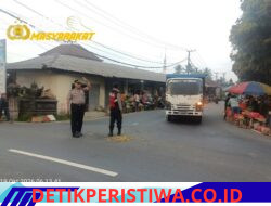 Ciptakan Arus Lalu Lintas yang Aman dan Lancar, Kapolsek Selat Turun Langsung Lakukan PH Pagi di Simpang Tiga Pasar Selat
