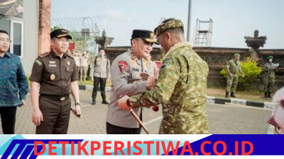 Tegaskan Sinergi TNI-Polri, Kapolda Bali Sambut Kedatangan Pangdam IX/Udayana Baru di Base Ops Bandara I Gusti Ngurah Rai