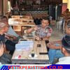 Kapolsek Peudawa Perkuat Sinergi Jaga Kamtibmas Bersama Tokoh Masyarakat Gampong Keude