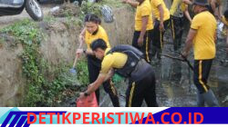 Wujudkan Green Policing, Kapolres Jembrana Turunkan 140 Peserta Lakukan Aksi Bersih-bersih Lingkungan
