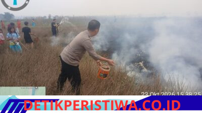 Tim Karhutla Polsek Pemulutan Padamkan Api di Ulak Kembahang I