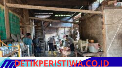 Polisi Bersama Masyarakat, Polsubsektor Rusip Antara dan Babinsa Bersihkan Lumpur yang Menimbun Dapur Rumah Warga