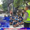 Melalui Program Police Goes To School Lantas Polres Karangasem Terjunkan Personelnya, Berikan Pelatihan PKS kepada Siswa-siswi SMPN 1 Abang