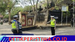 Pastikan Jalur Kawasan Wisata Aman dan Lancar, Personel Satlantas Polres Karangasem Berikan Pengamanan dan Gatur Lalin di Kawasan Obyek Wisata Pantai Virgin