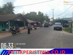 CIPTAKAN KAMTIBCARLANTAS, KAPOLSEK MANGGAR PIMPIN PENGATURAN PAGI DI SIMPANG 4 HARAPAN