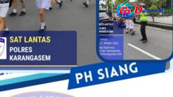 Atensi Bubaran Sekolah, Personel Sat Lantas Polres Karangasem Bantu Sebrangkan Siswa-siswi SMPN 2 Amlapura