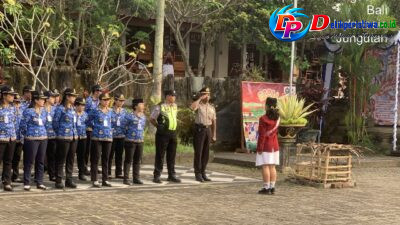 Bertindak Sebagai Pembina Upacara Hari Sumpah Pemuda ke-98, Wakapolsek Bebandem Berikan Pesan Edukatif kepada Siswa-siswi SMPN 1 Sibetan