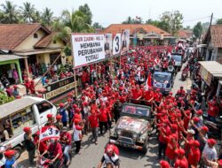 LAUTAN MERAH GEMPARKAN KENDALDOYONG! Ribuan Pendukung Kawal Nur Zaeni Nomor Urut 3, Siap Bawa Perubahan Total!