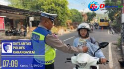 Ciptakan Budaya Tertib dalam Berlalulintas, Personel Lalulintas Berikan Himbauan dan Pembagian Brosur Kamseltibcarlantas kepada Pengendara Roda 2 Melalui Ops Patuh Agung 2026