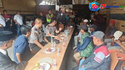 Cangkrukan Kamtibmas, Kapolres Pelabuhan Tanjung Perak Serap Aspirasi Pekerja Pasar Pabean