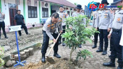 Green Policing, Kapolres Aceh Timur Hijaukan Kembali SMA Negeri 1 Simpang Ulim