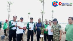 Ciptakan Lingkungan yang Bersih dan Asri, Wakapolda Bali Pimpin Aksi Green Policing di Pantai Mertasari Sanur