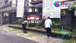 Ciptakan Lingkungan Bersih dan Asri, Bhabinkamtibmas Tri Eka Buana Bersama Masyarakat Gelar Aksi Bersih-bersih Melalui Program Jum’at Bersih