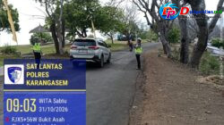 Pastikan Jalur Kawasan Wisata Kondusif, Personel Satlantas Polres Karangasem Lakukan Gatur Lalin di Kawasan Obyek Wisata Pantai Virgin