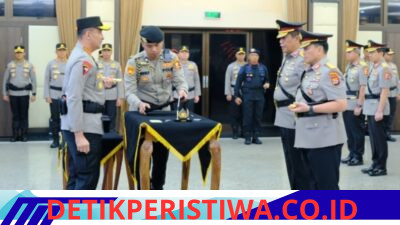 Dilantik Kapolri, Irjen Pol.M.Awal Chairuddin Resmi Pegang Tongkat Komando Polda Sulsel Gantikan Irjen Pol Djuhandhani