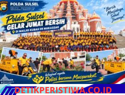 Wakapolda Sulsel Pimpin Aksi Bersih-bersih Masjid 99 Kubah, Polisi Hadir untuk Masyarakat