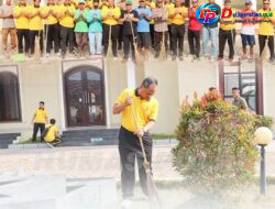 Polres Green Policing melalui kegiatan bersih-bersih di Masjid Joesoef Bakri