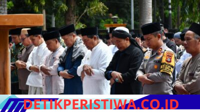 Kekeringan Kian Terasa, Pemkab Lombok Timur Gelar Salat Istisqa